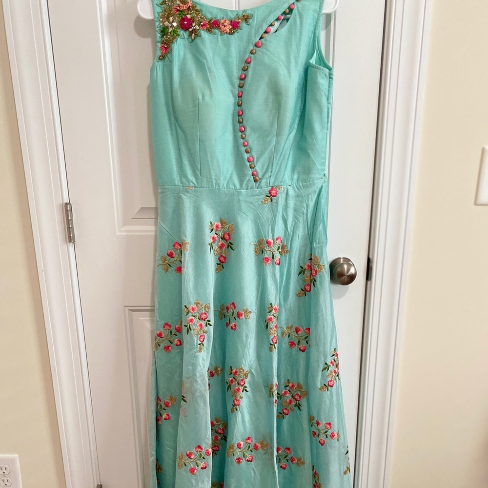 NEW Long gown with net scarf and legging
